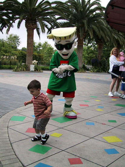 AN 2002-05, (LEGOLAND, LEGO Maniac dancing with Carson)